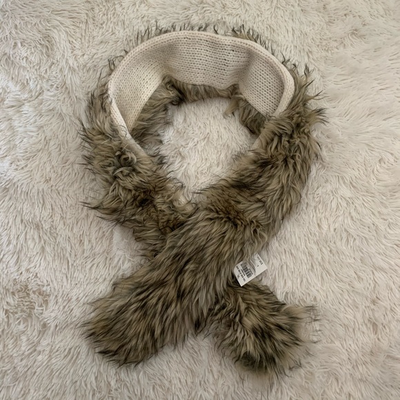 Abercrombie & Fitch Knit Fur Scarf - Picture 2 of 3